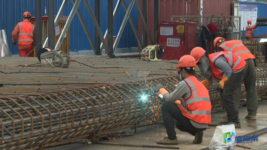 地下污水處理廠工人施工現場
